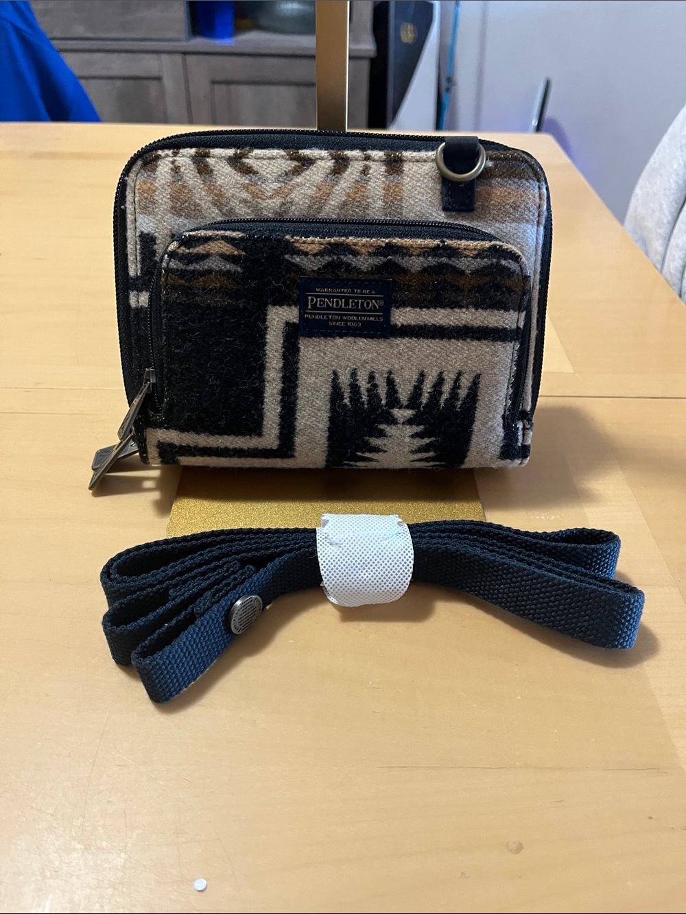 Pendleton Black and Cream Patterned Crossbody Card Holder